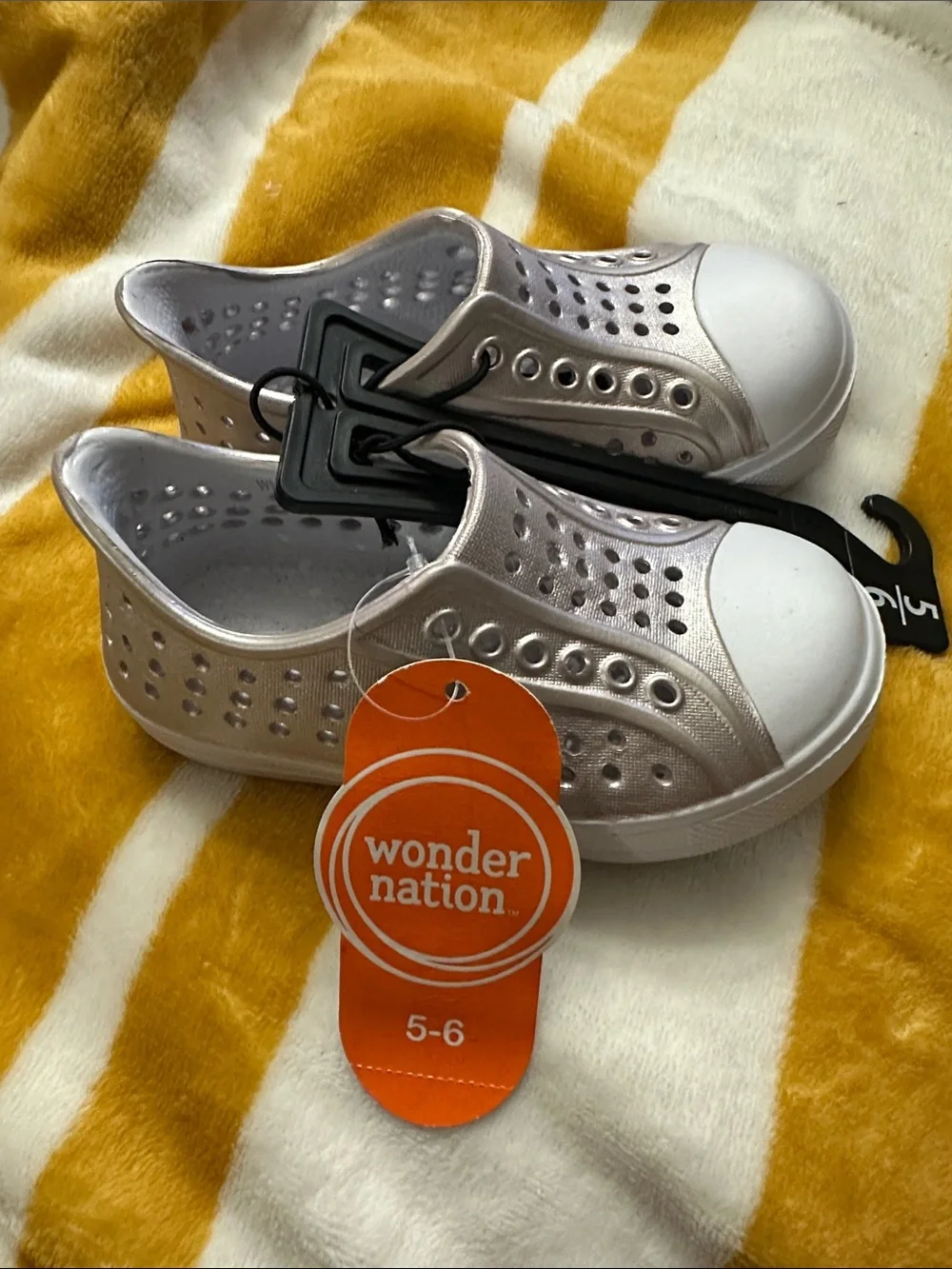 wonder nation Silver Metallic & White Kids Water Shoes